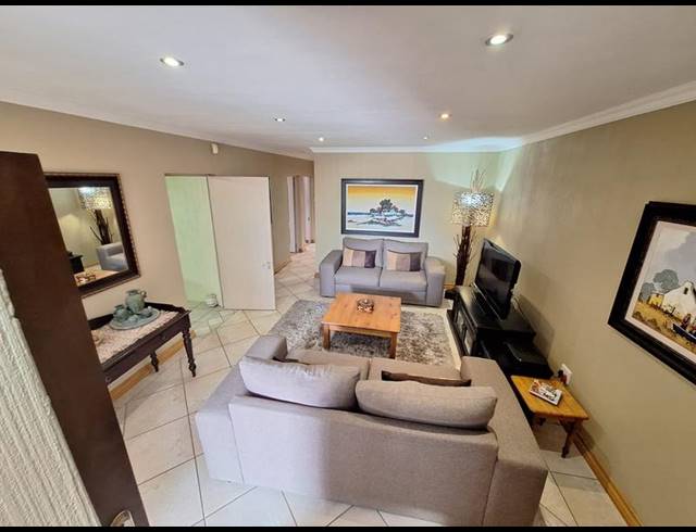 4 BEDROOM TOWNHOUSE FOR SALE IN ISLAND VIEW